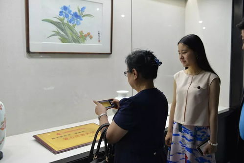 中國禮儀休閑用品工業(yè)協(xié)會理事長曾會師一行考察景東陶瓷集團